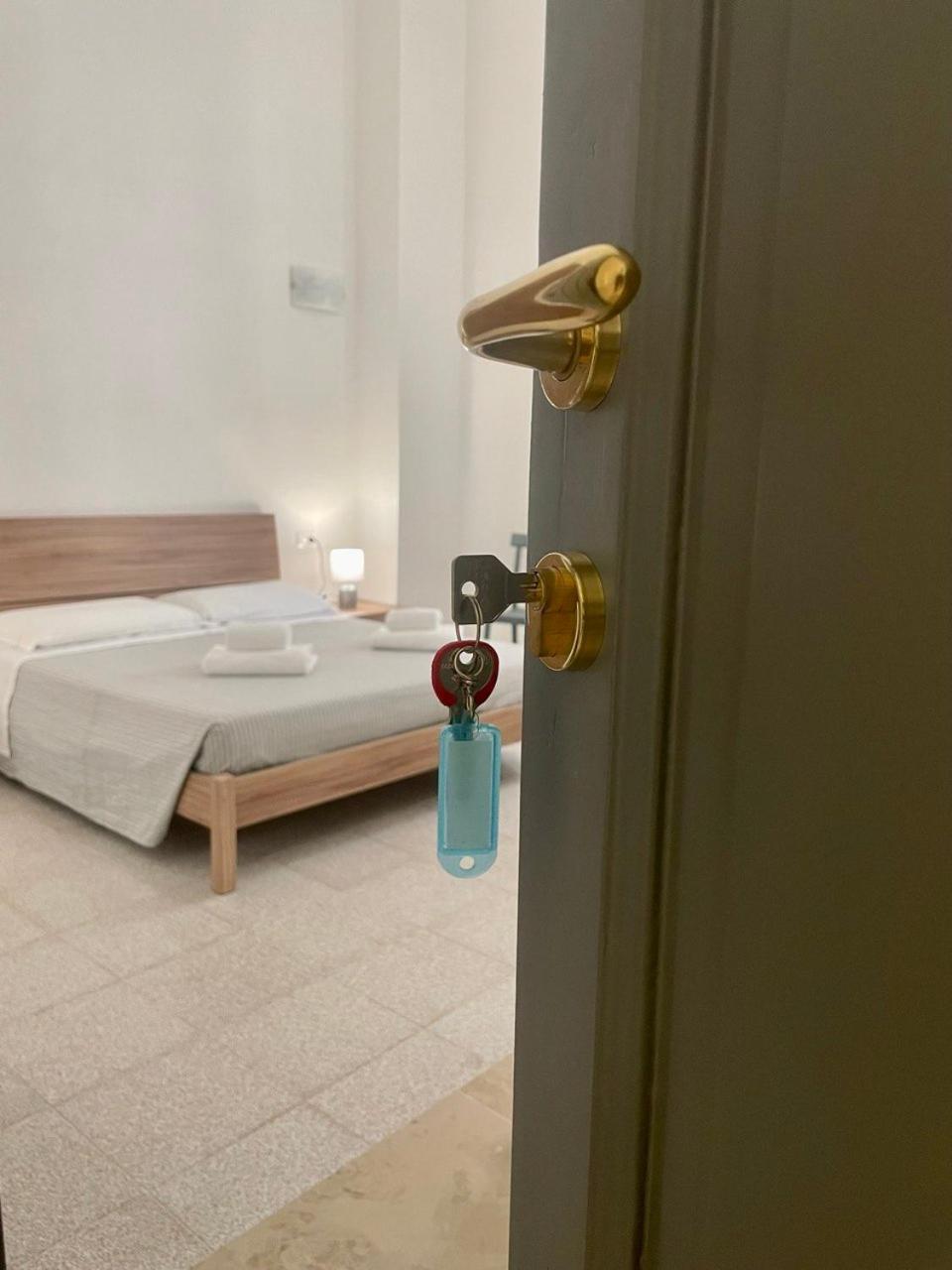 Onlyrooms V - Central & Train Station 칼리아리 외부 사진