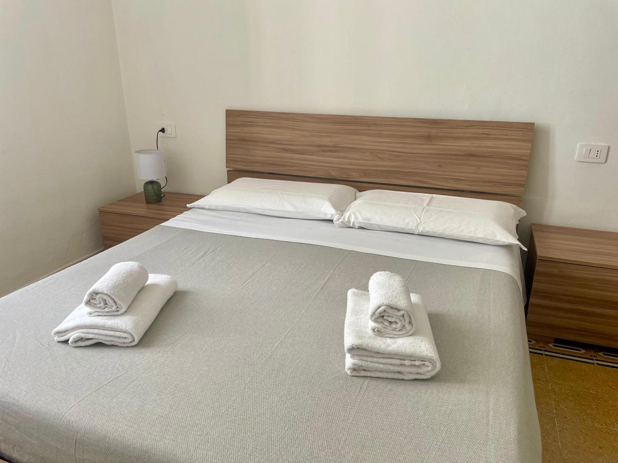 Onlyrooms V - Central & Train Station 칼리아리 외부 사진