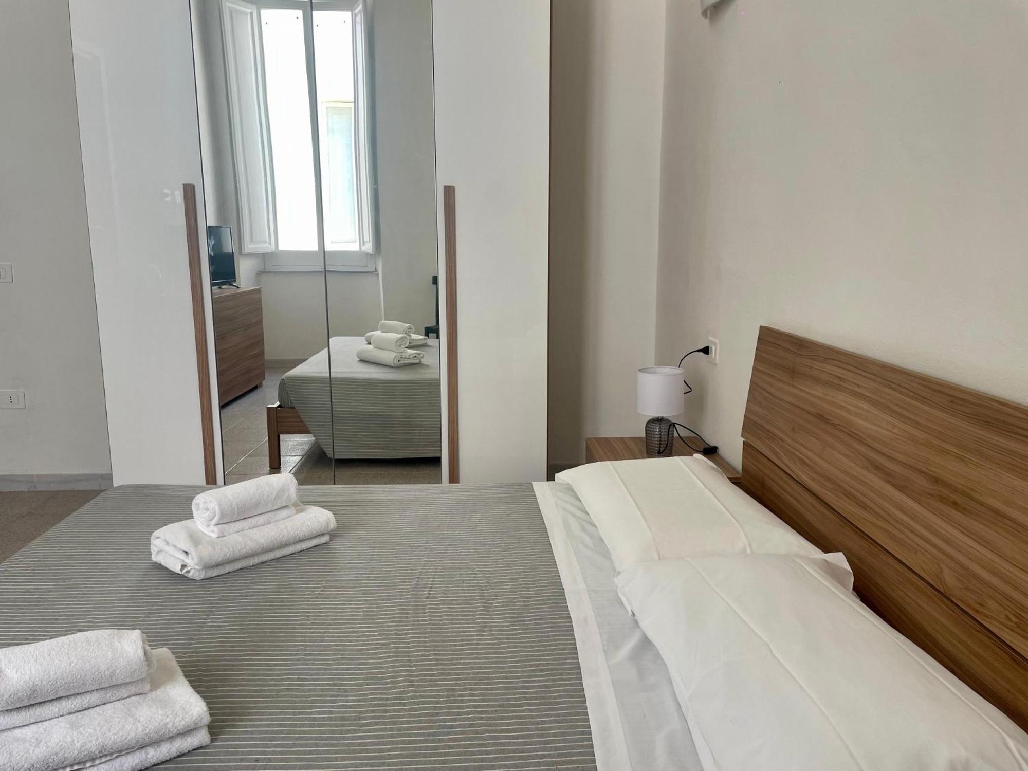 Onlyrooms V - Central & Train Station 칼리아리 외부 사진