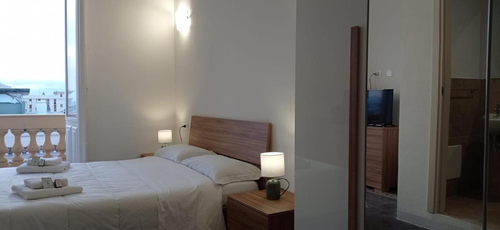 Onlyrooms V - Central & Train Station 칼리아리 외부 사진